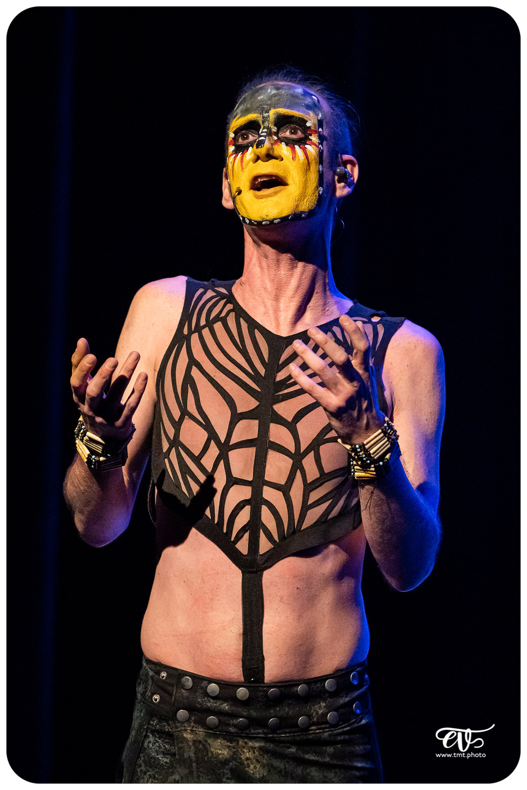 THE PRIMITALS (YLLANA & PRIMITAL BROTHERS)